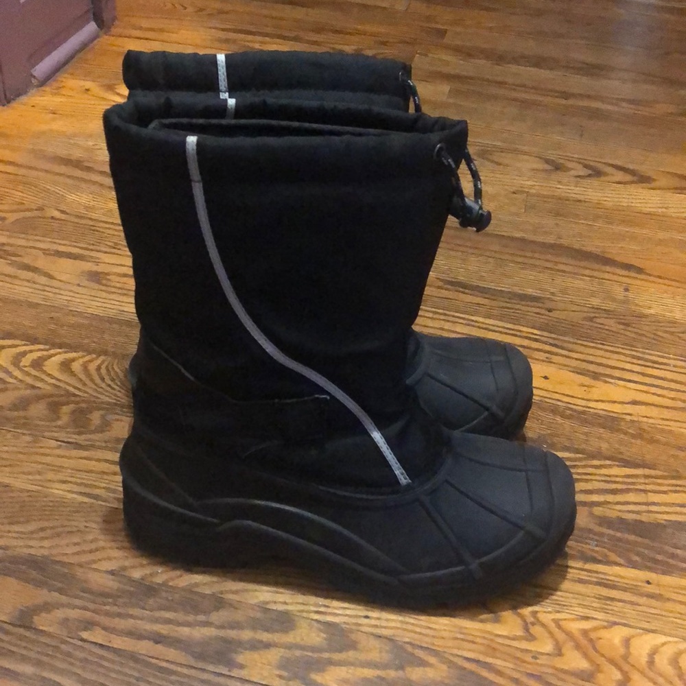 Size 9 Men’s snow boots